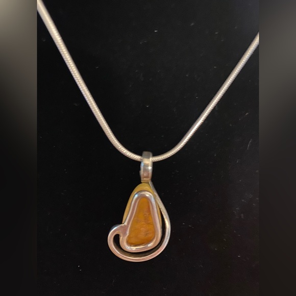 Large Baltic butterscotch amber sterling silver pendant and chain - Picture 4 of 8